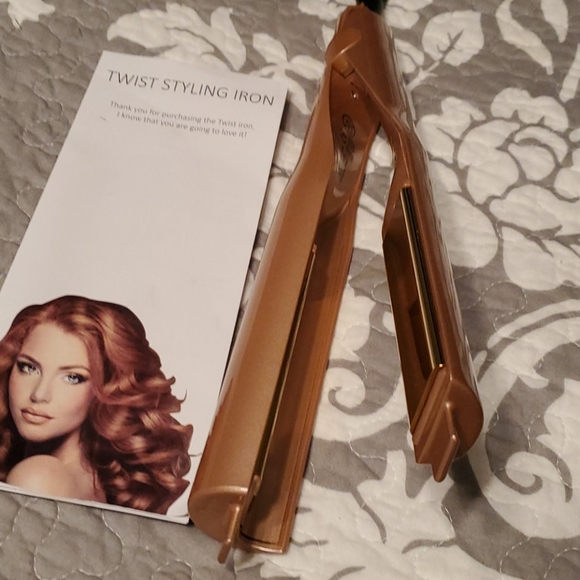 Twist Styling Iron. NWOT - Picture 5 of 9